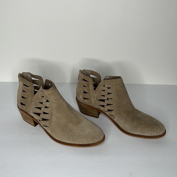 Vince Camuto Genuine Leather Rear Zip Boho Ankle Bootie Sz 8 - Picture 1 of 7